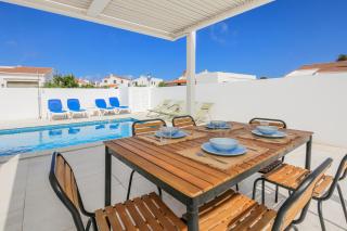 Villa Izarenar - Cala Blanca - 9
