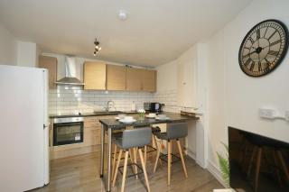 Modern Apartment by Arndale Center - 8