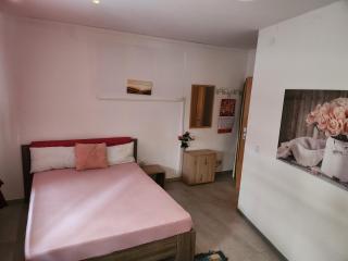 Halle, City, EG, Bestpreis in Preis- Leistung, 84 qm, SD, 1- 3 Doppelzimmer, extra für sie kostenlose TV Lounge extra Küche u Bad bis 6 Personen - Halle an der Saale - 5