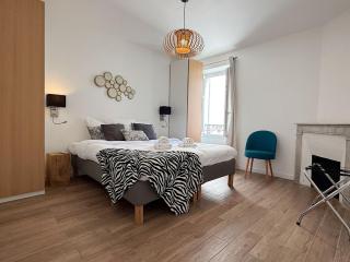 Charming Family 2BR - Prime Location, Walk to Beach & Shopping - By Totolulu Cannes - 4