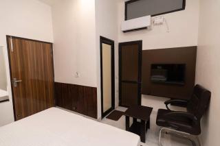 The White Solitaire - Ludhiana - 9