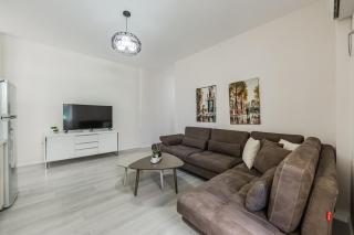 Beachfront Apartment - Near Beach & City - Vlorë - 0