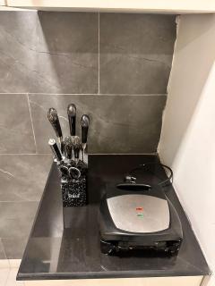 Modern 2BR Central Apartment Lahore Zameen Opal - Lahore - 9