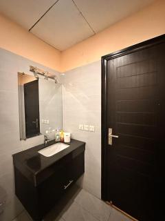 Modern 2BR Central Apartment Lahore Zameen Opal - Lahore - 3