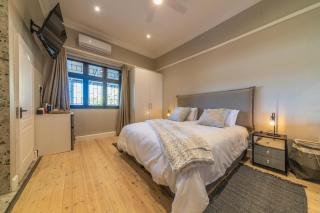 Room 3 - LEO Sky Guest House - Simondium - 8