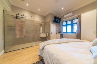 Room 3 - LEO Sky Guest House - Simondium - 2