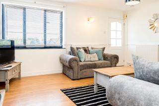 Modern and Spacious 4 Bedroom Home in Ipswich - 2