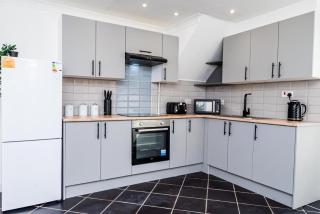 Modern and Spacious 4 Bedroom Home in Ipswich - 7