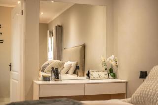Room 1 - LEO Sky Guest House - Simondium - 2