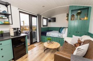 Willows Rest - 1 Bed Shepherds Hut - Pentlepoir - 5