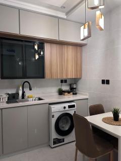 Luxury 2-Bedroom Apartment & Studio Behind Al Yasmin Mall, Jeddah - Dschidda - 5