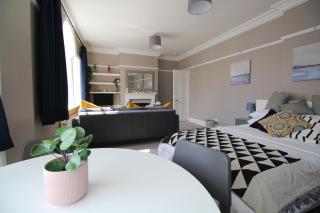 Pier View Studio Apartment - Cowes - 3