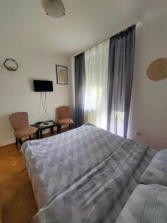 Stan na dan Alexa sa free parkingom - 5