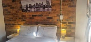 Dimpho House in Vibey Maboneng Precinct - Johannesburg - 9
