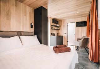Mirror Suite - Hjarðarholt - 8