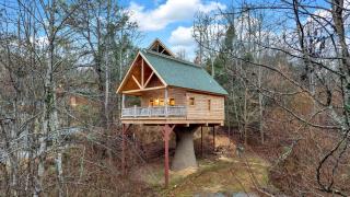 Pigeon Forge Treehouse with Free Tickets to Dollywood, White water rafting and more! - Pigeon Forge - 0