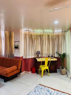 Stylish 800SQFT Luxury Apartment with Theme Room in HKV - Neu-Delhi - 3