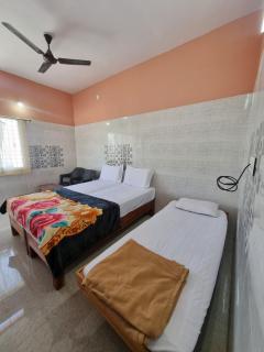 Shree Gokul Home Stay - Hampi - 2