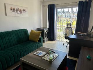 Apartment with shared living room & kitchenette - Stellenbosch - 4