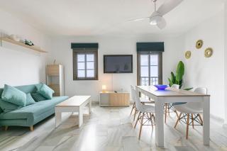 MARBELLA HOME RENTALS - Puerto Banus with Seaviews, 1BR apartment - 1