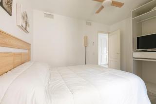 MARBELLA HOME RENTALS - Puerto Banus with Seaviews, 1BR apartment - 5