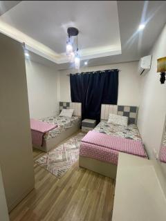 شقة مفروشة مكيفة the adress compound - Sheikh Zayed - 2