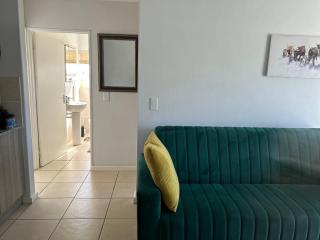 Apartment with shared living room & kitchenette - Stellenbosch - 3