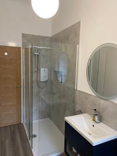 Spacious 2 bed sleeps 5 above traditional music pub - Paisley - 4