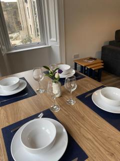 Spacious 2 bed sleeps 5 above traditional music pub - Paisley - 9