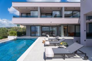 NEW! Villa Pavuza – Luxury 4-Bedroom Seaview Villa - Podstrana - 0