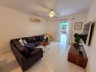Large 2-bedroom townhouse with patio, 200Mbps WiFi - 0
