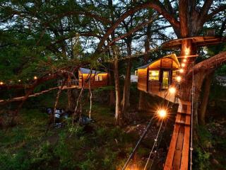 Romantic Getaways in Fully-Equipped Tree House Rental in Spicewood, Texas - Spicewood - 2