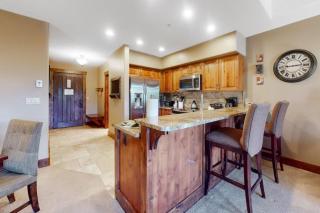 Luxury Ski-Inski-Out 1 Bedroom Condo At Crystal Peak Lodge At Peak 7 - 4