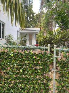 Tropical Paradise in Miracle Mile with Parking - 8
