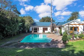 Diep River Family Home with Pool Braai - Kaapstad - 0