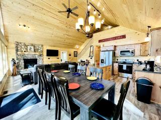 Group Lake Cabin with Ping Pong Table Loaded with Kayaks in Wisconsin - 6