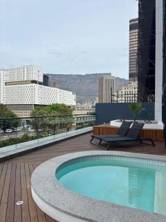 Stylish Studio with City Views & Pool at Zeeland Pier - 9