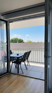 AMAO-Sepia I 86qm I King-Size Beds I Netflix I Privat Balcony I Free Parking I Near EuropaPark - Rheinhausen - 1