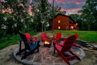 Serene Cabin with Hot-tub and Fire Pit in Pigeon Forge, Tennessee - 8