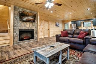 Serene Cabin with Hot-tub and Fire Pit in Pigeon Forge, Tennessee - 5