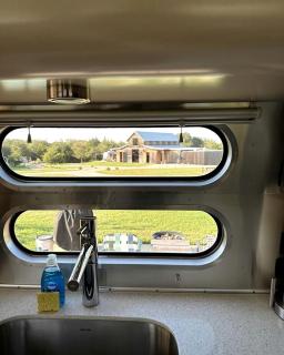 Outstanding Airstream Close to Stunning Hiking Trails in Bristol, Texas - - 4