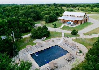 Outstanding Airstream Close to Stunning Hiking Trails in Bristol, Texas - 6