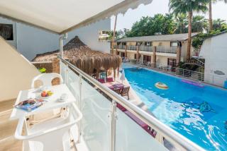 Tropic Beach Club & Resort - Side - Side - 9