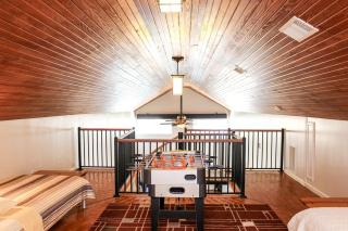 Group Cabin with Kayaks and Foosball Table in La Grange, Texas - Winchester - 7