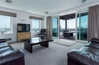 Panorama - 180-Degree Harbour Views - Poole - 8