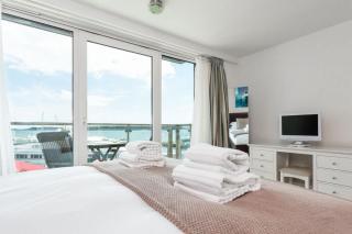 Panorama - 180-Degree Harbour Views - Poole - 3