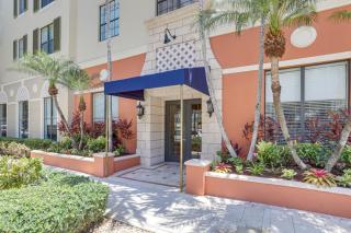 Walk to CityPlace and Clematis Street Condo with Pool - West Palm Beach - 8