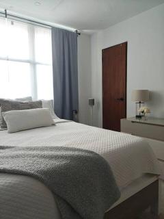 New! Rare, Convenient 3bd walk to Beach - 8