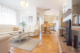 Spacious apartment on a great location -Apartment Kuhta - Biograd na Moru - 0