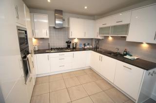Horizon - Spacious Balcony with Poole Town Views - Poole - 8